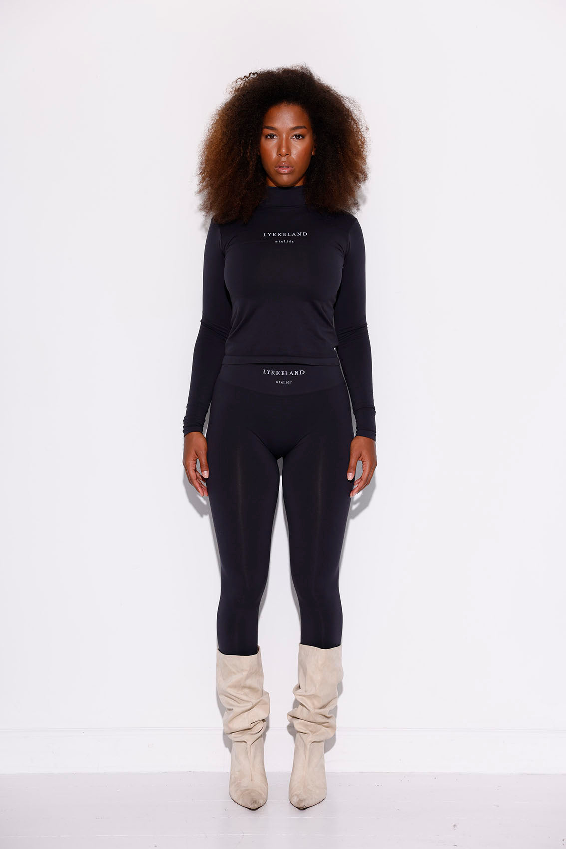 Faye High Neck w. Logo